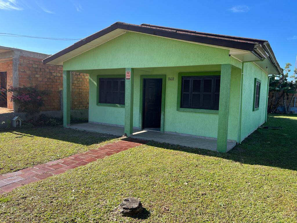 Casa à venda em Arroio do Sal, com 3 quartos, 360m²