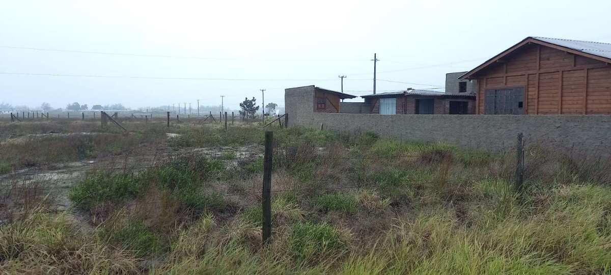 Terreno à venda, 300m²